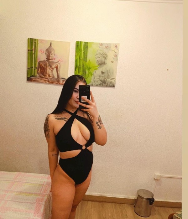 CHICA COMPLACIENTE Y JUGUETONA
