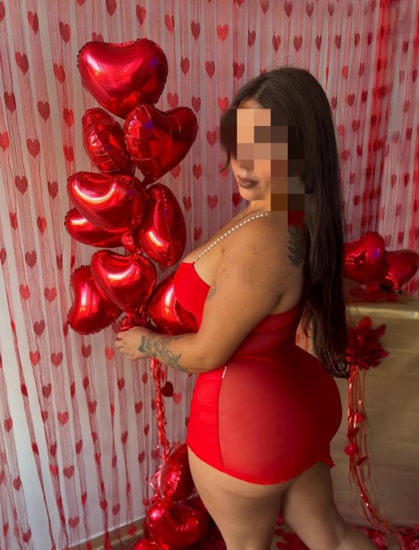 Latina recién llegada tetona