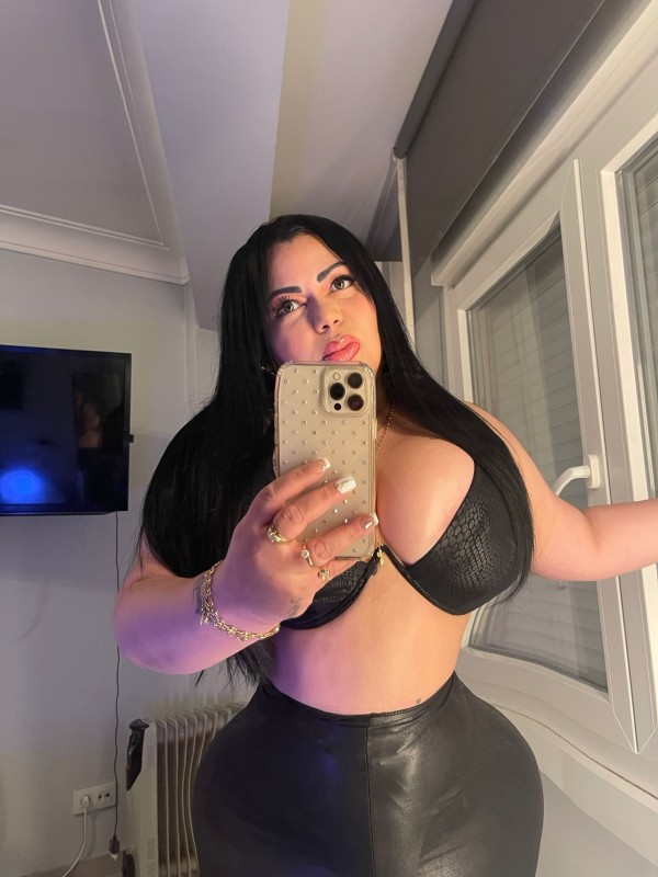 TU  bebesita explosiva  Tierna experimentada seductora guapísima bombón