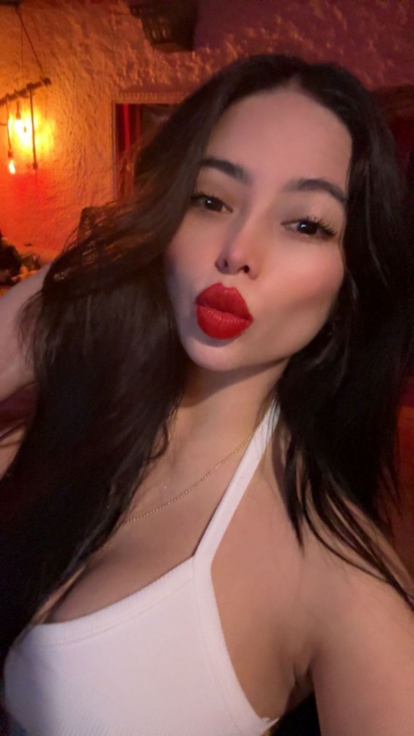 RECIÉN LLEGADAS A LA ISLA HERMOSA JOVENCITA