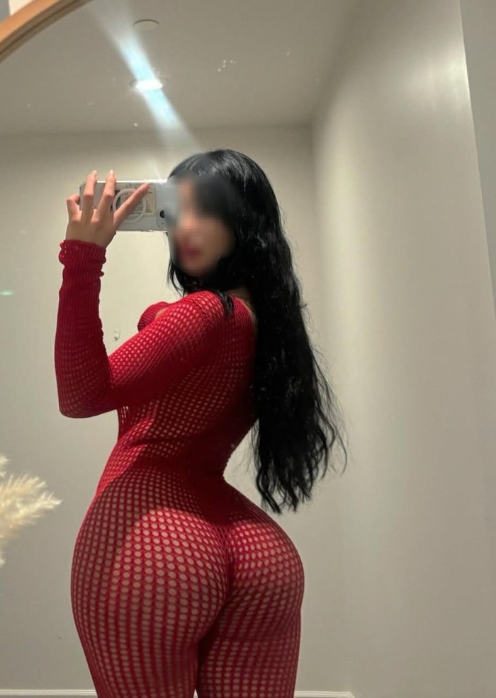 JOVENCITA LATINA MUY CALIENTE