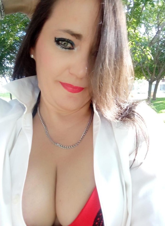 ESPAÑOLA. MORBOSA. QUIERO FIESTA, MARCHA Y ACCIÓN