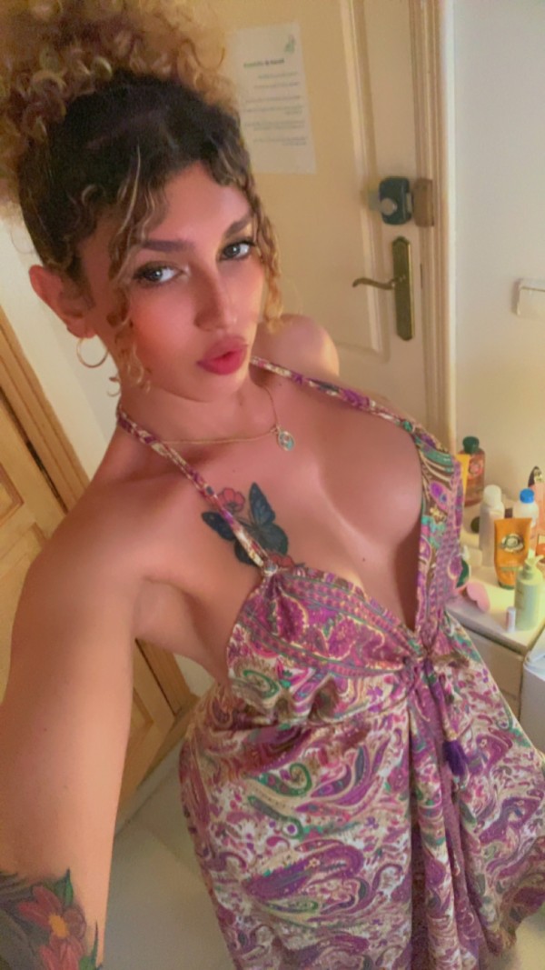 Dulce chica transexual súper discreta Mís fotos son reales 100%