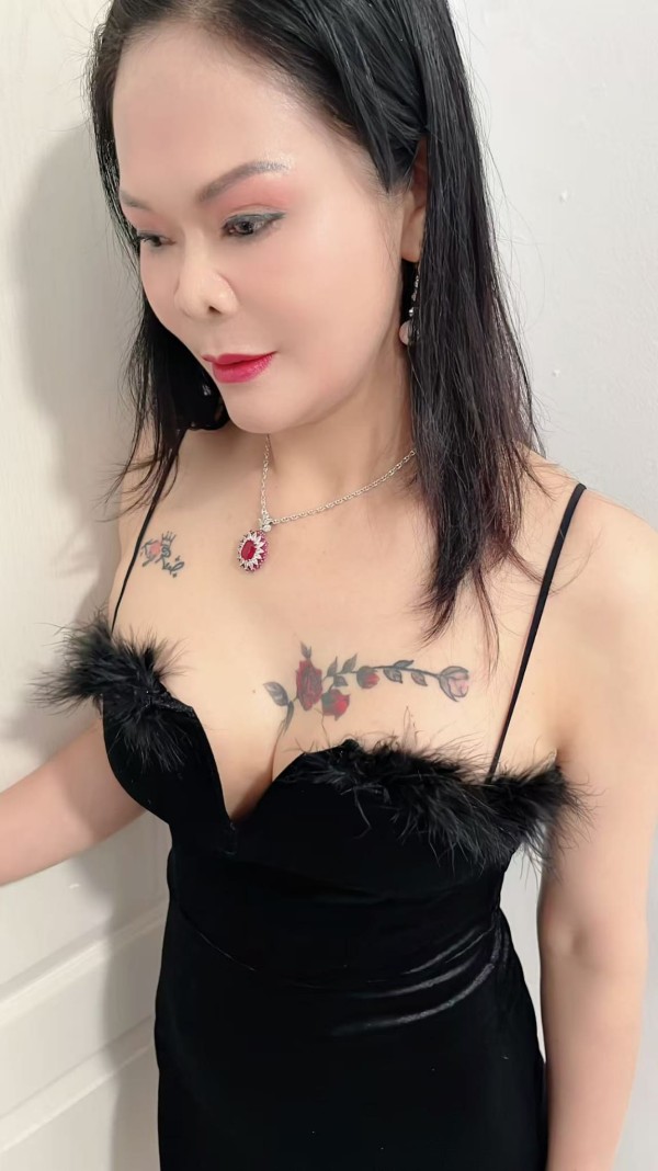 688078323 -Joven, guapa y muy implicada