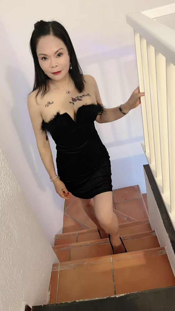 688078323 -Joven, guapa y muy implicada