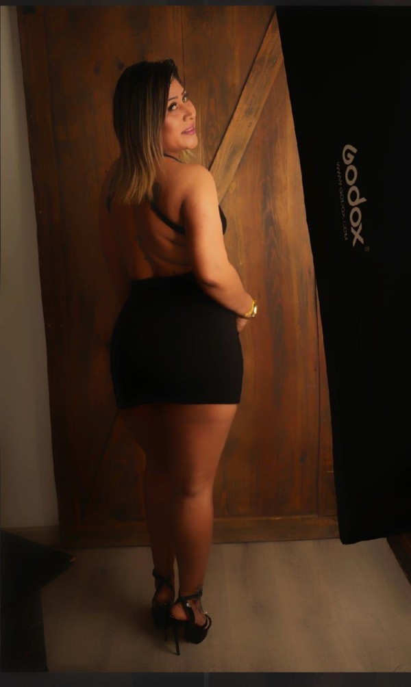 NICOL MUY COMPLACIENTE EN CORNELLA