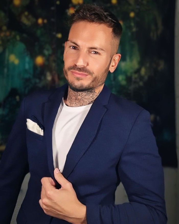 ANGEL, CHICO DE COMPAÑIA… SOLO PARA MUJERES