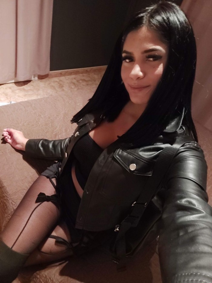 KAREN VENEZOLANA FOGOSA Y MUY VICIOSA MORENA