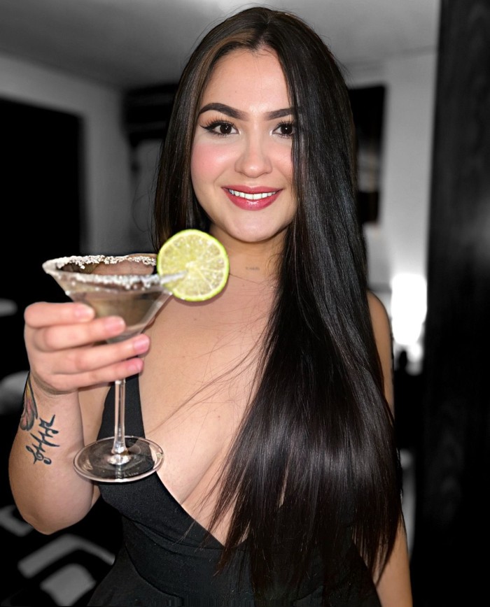 DELICIOSA BLANQUITA EN BUSCA DE FOLLAR