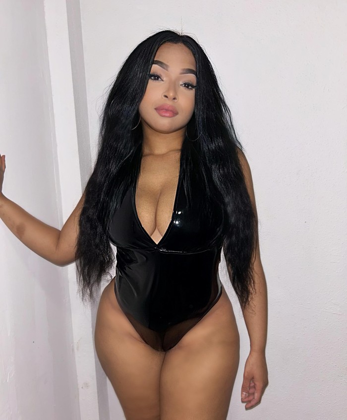 LATINAS CON GANAS DE UNA RICA FOLLADA