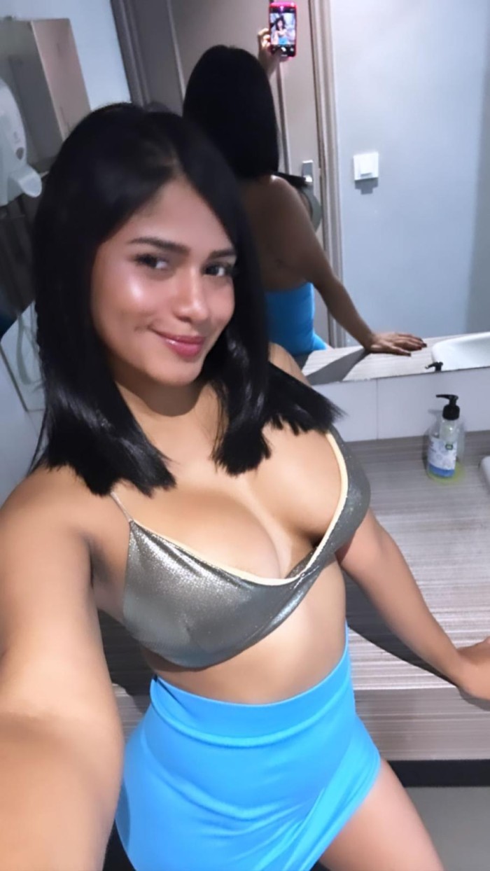 KAREN VENEZOLANA DELGADA JOVEN SEXY