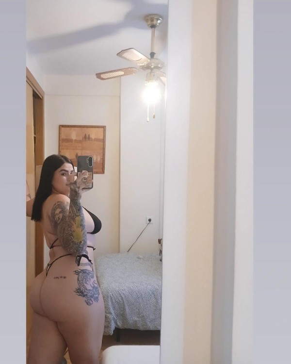 Muñequita curvy muy fogosa y entregada