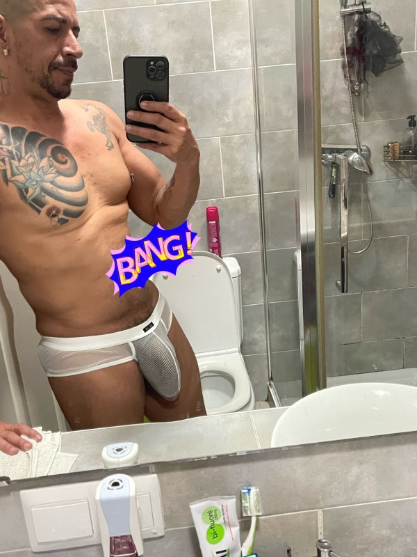 TOP favorito Novedad moreno guapo y cachas, muy simpático y divertido. Ven