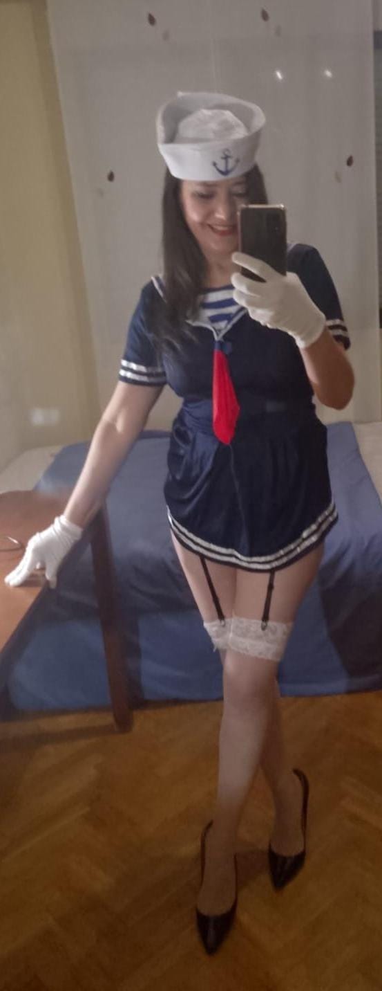 SERÉ TU CAPRICHO, TU PUTA VICIOSA, FIESTERA, GUARRA,…