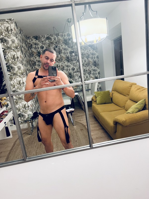 JOVEN ATRACTIVO VEN A VIVIR NUEVAS EXPERIENCIAS