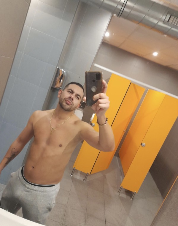 JOVEN ATRACTIVO VEN A VIVIR NUEVAS EXPERIENCIAS