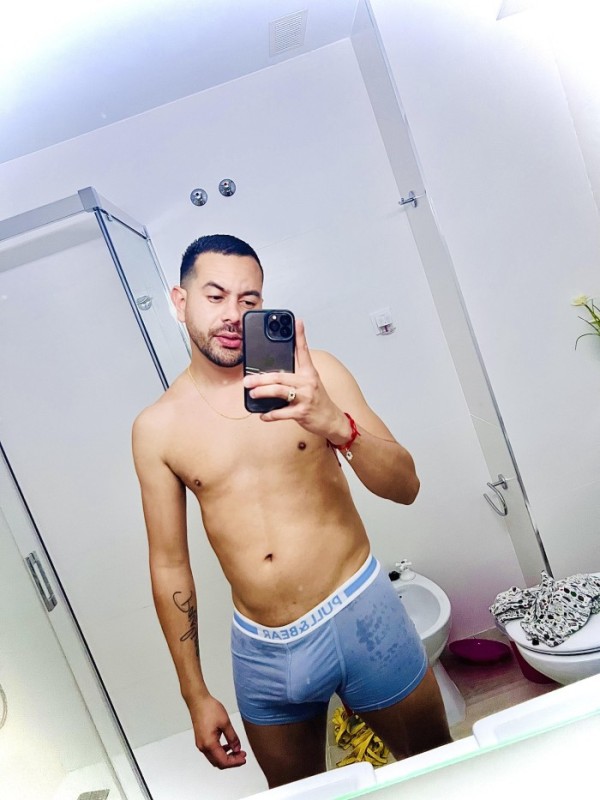 JOVEN ATRACTIVO VEN A VIVIR NUEVAS EXPERIENCIAS