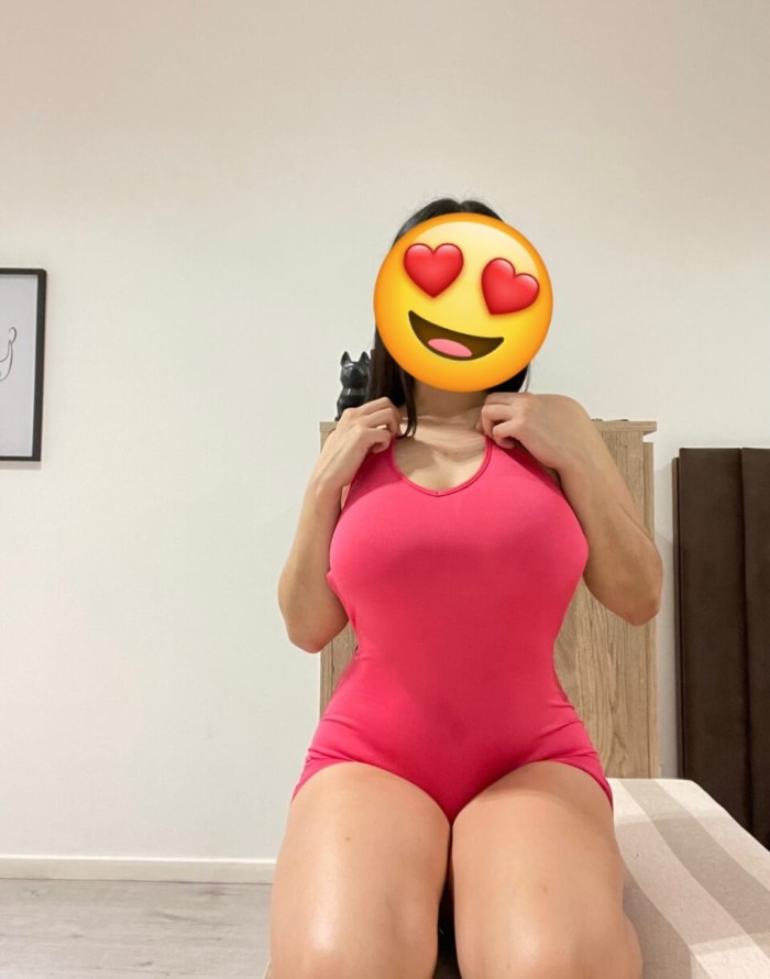 Chica risueña y muy impricada