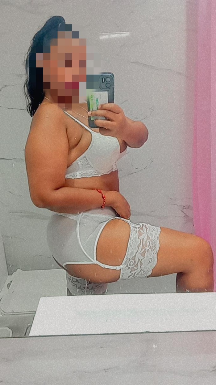 Lore fogosa cachonda tierna y mamadora