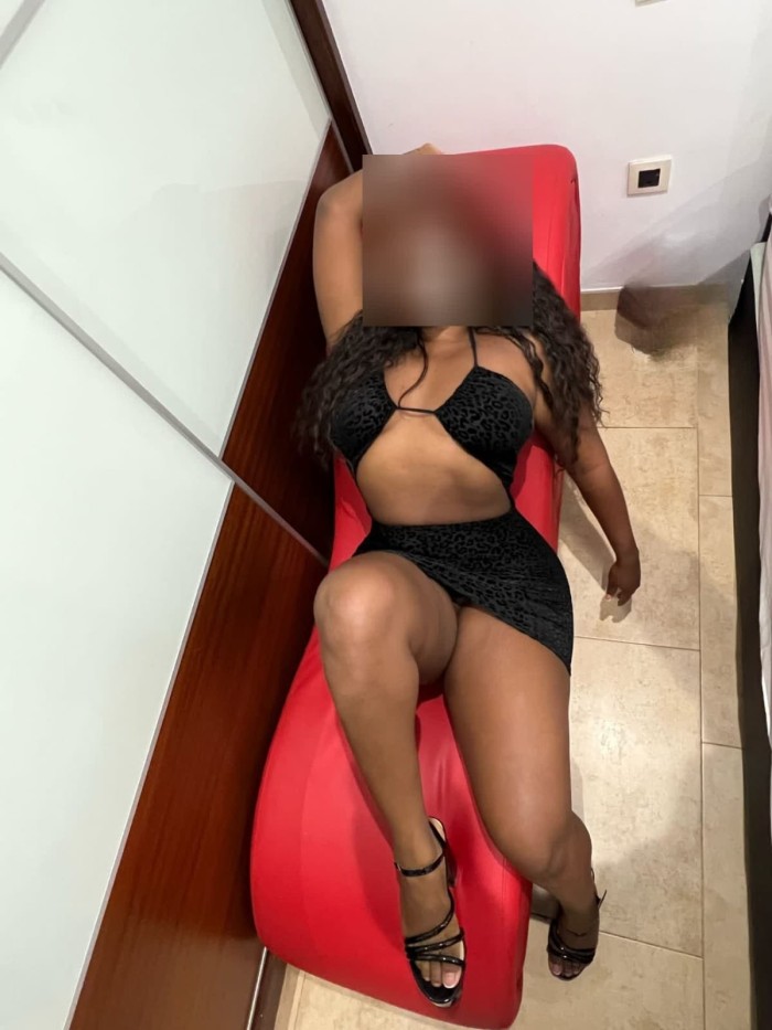 SEXY MULATA CON MUCHO CACHONDEO EN CASA SOLITA