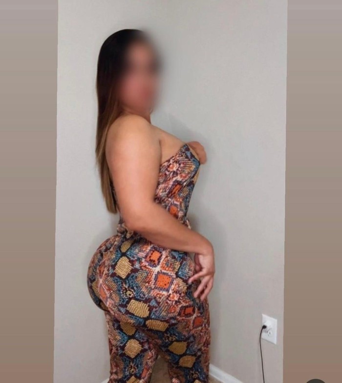 Escort rubia joven guapa con curvas en Bilbao