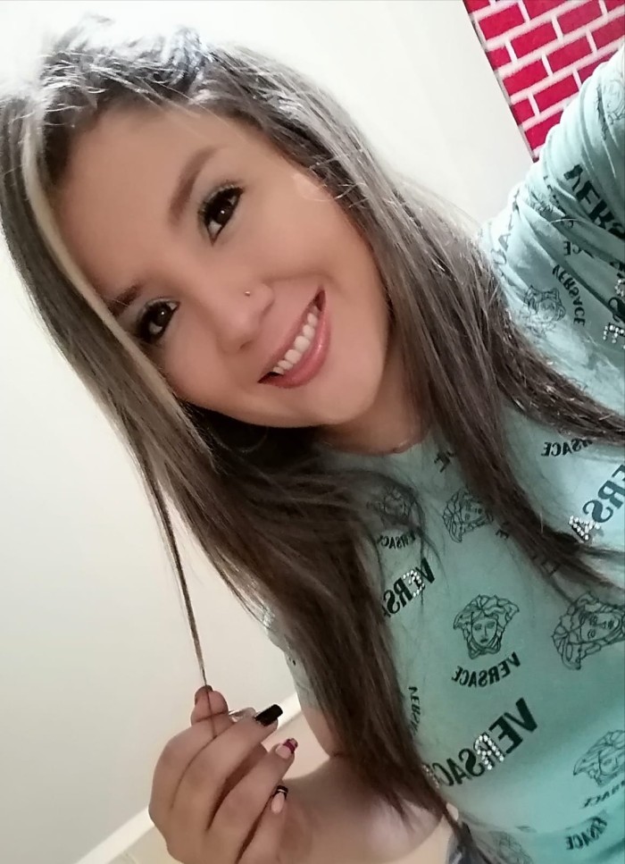 Escort rubia joven guapa con curvas en Bilbao