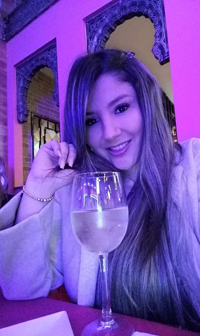 Escort rubia joven guapa con curvas en Bilbao