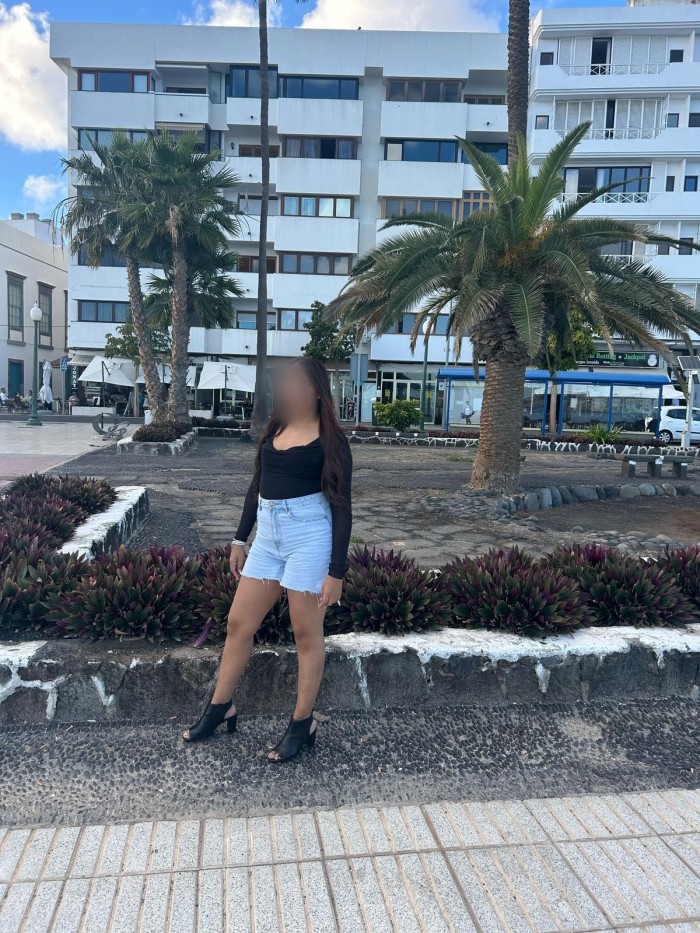 HERMOSA MUY COMPLACIENTE