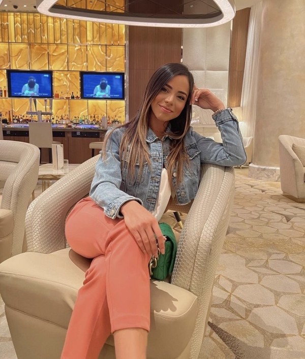 Linda jovencita súper cariñosa y sensualidad