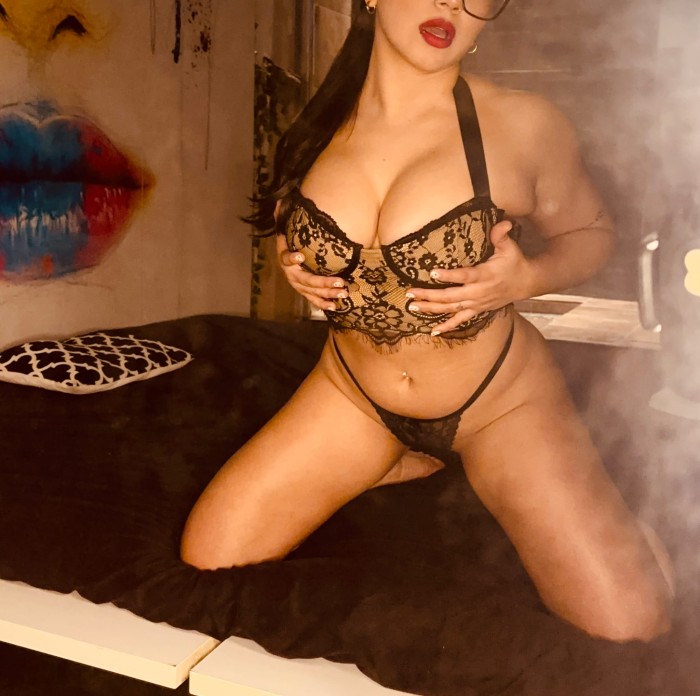 LUNA , UNA COLOMBIANA EXOTICA Y DELICADA