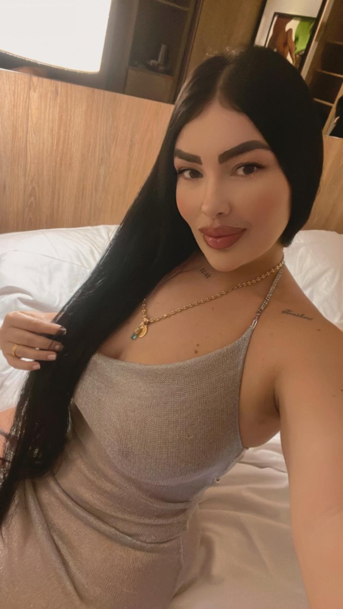 VEN Y DIFRUTA DE ESTA MUÑECA ARDIENTE