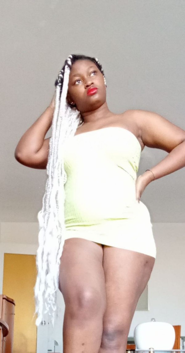 TUS CHICAS SIMPÁTICAS