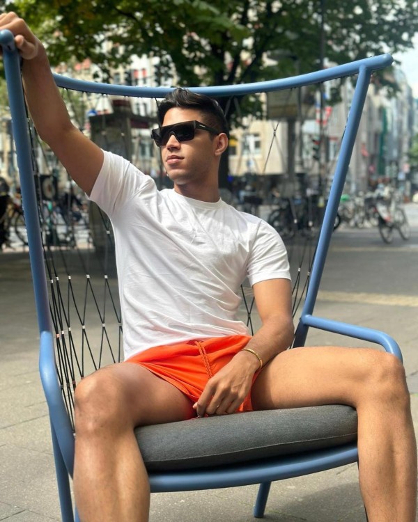 Chico latino XL real complaciente fiestero masajista