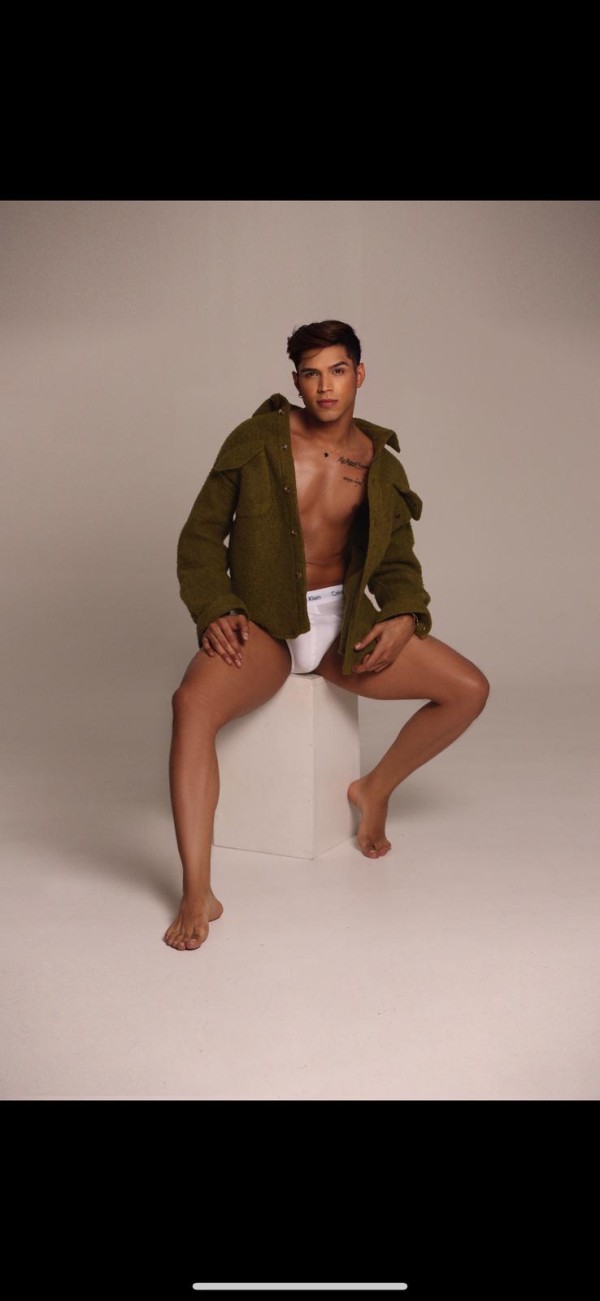 Chico latino XL real complaciente fiestero masajista