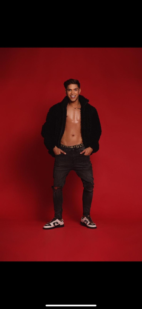 Chico latino XL real complaciente fiestero masajista