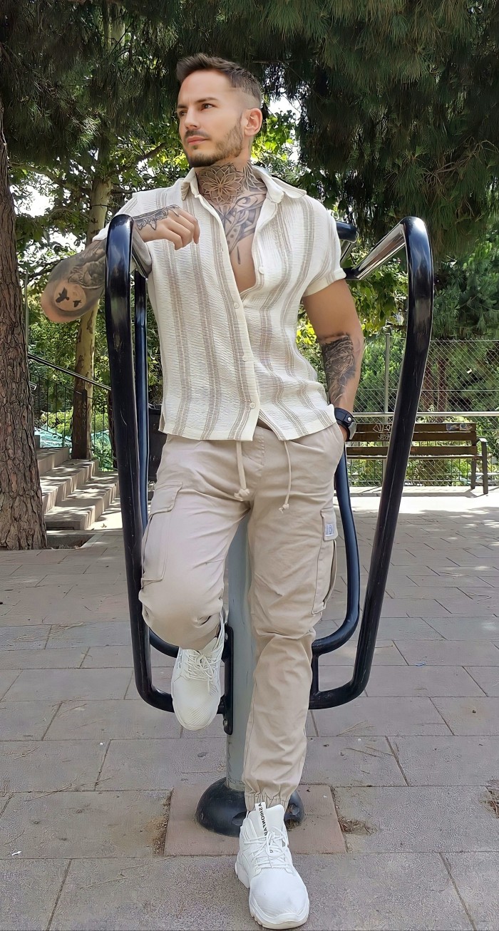 Apuesto y refinado hombre de compañía solo chicas