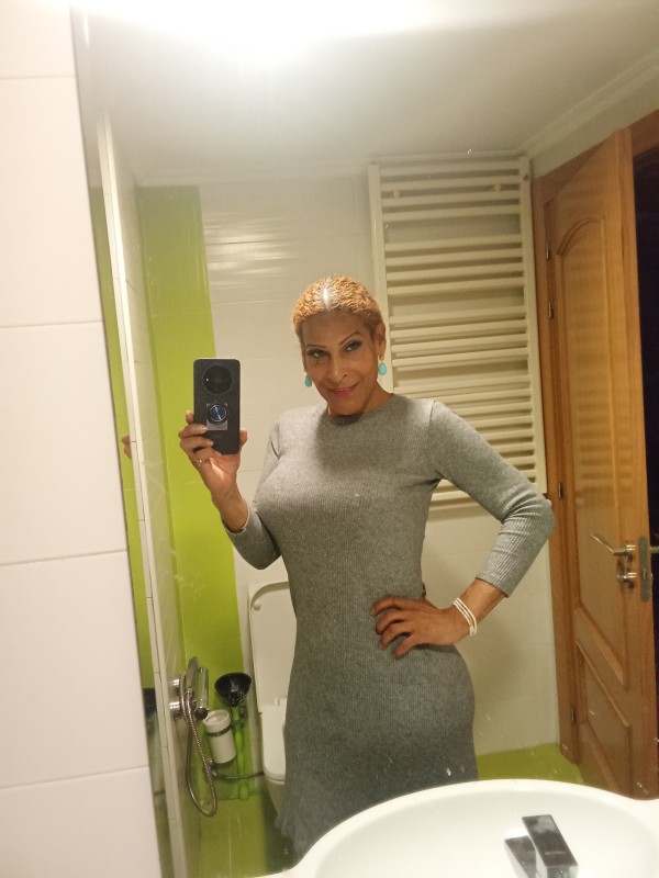 Chica trans risitos de oro