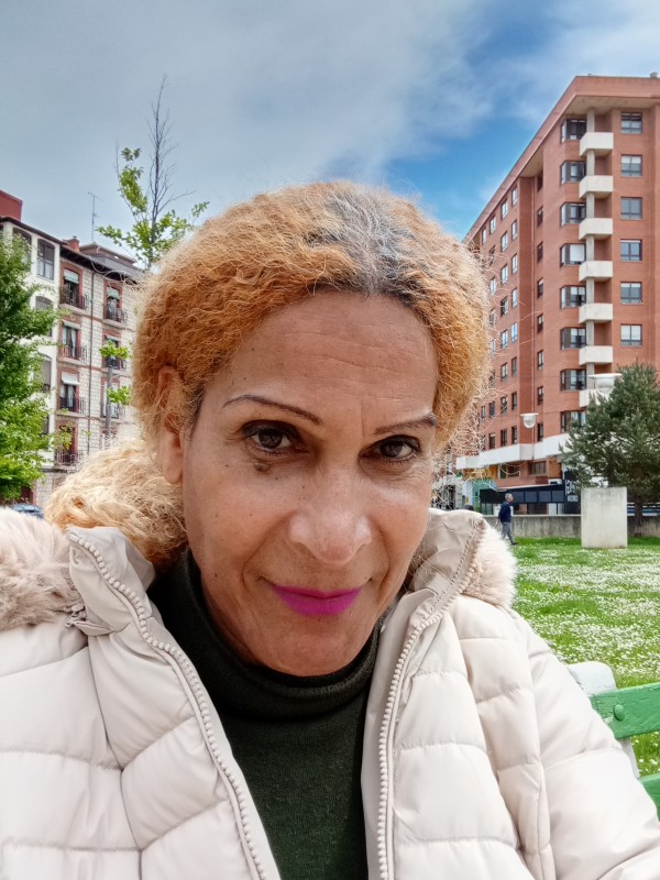 Chica trans risitos de oro