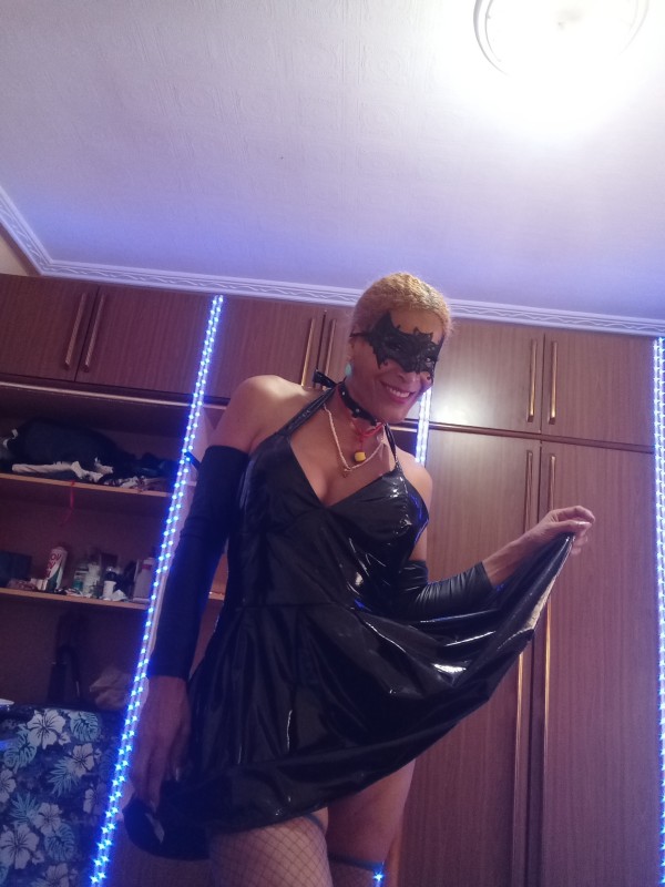 Chica trans risitos de oro