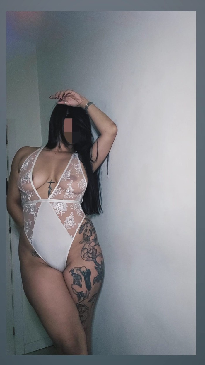 VEN QUIERO TENER TU POLLA ENTERITA EN MI BOCA