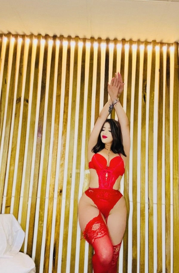 TOP RECIÉN LLEGADA TORREVIEJA ! FETICHES JOVENCITA COMPLACIENTE