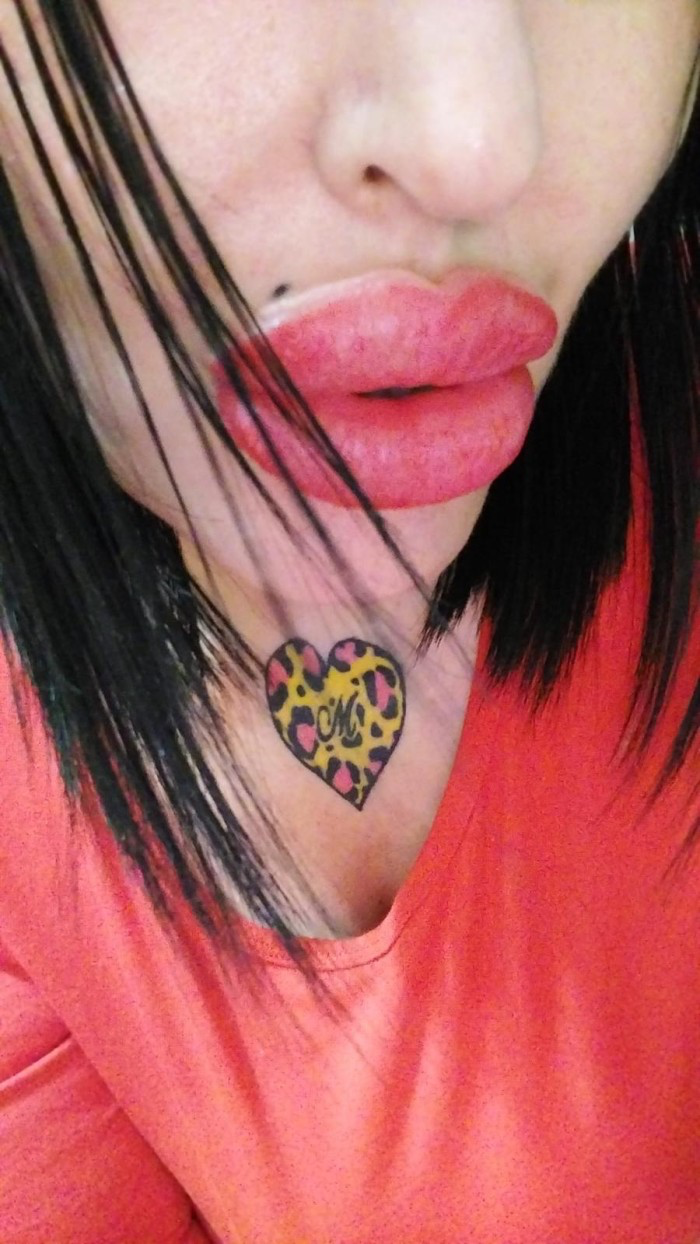 Canaria muy guapa masajista tatuada labios de miel