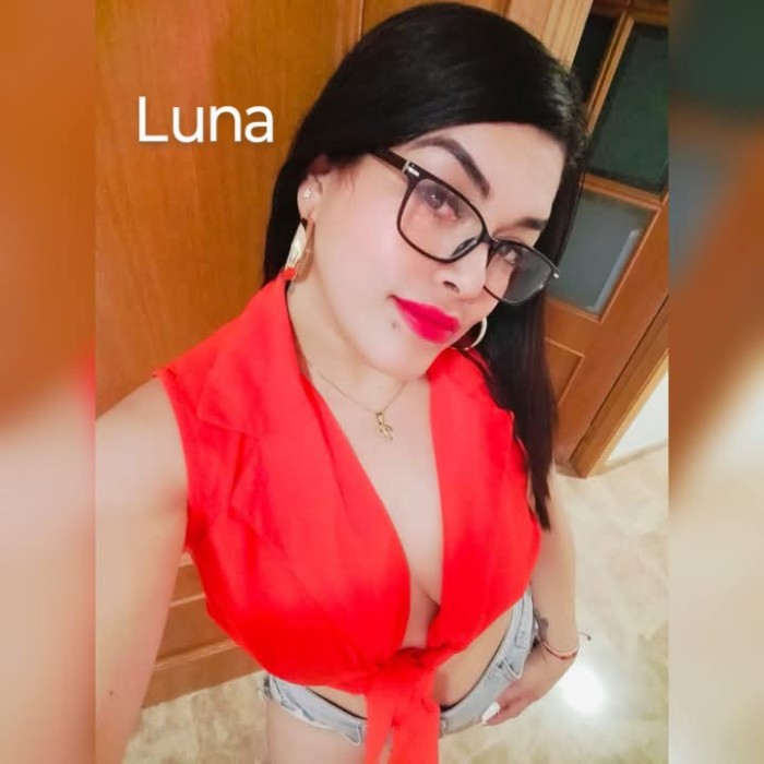 Hondureña con ganas de pasarlo rico