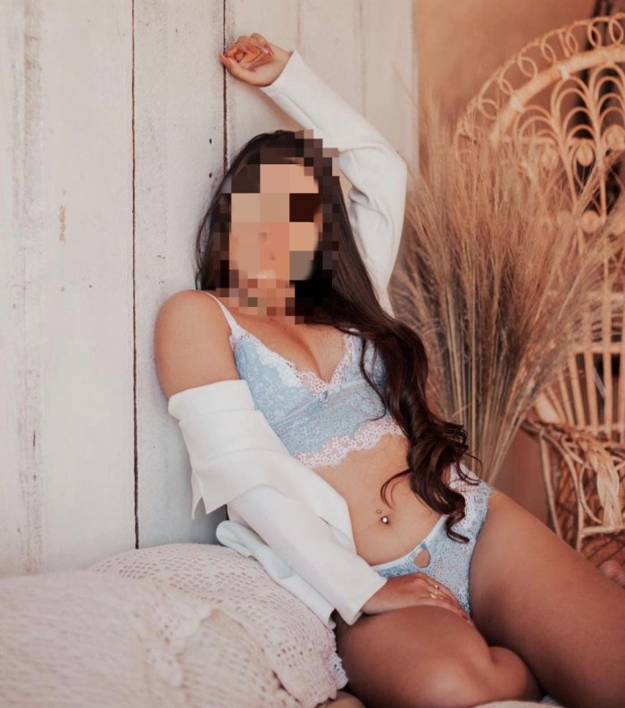 Totana sarita brasileña cariñosa educada discreta