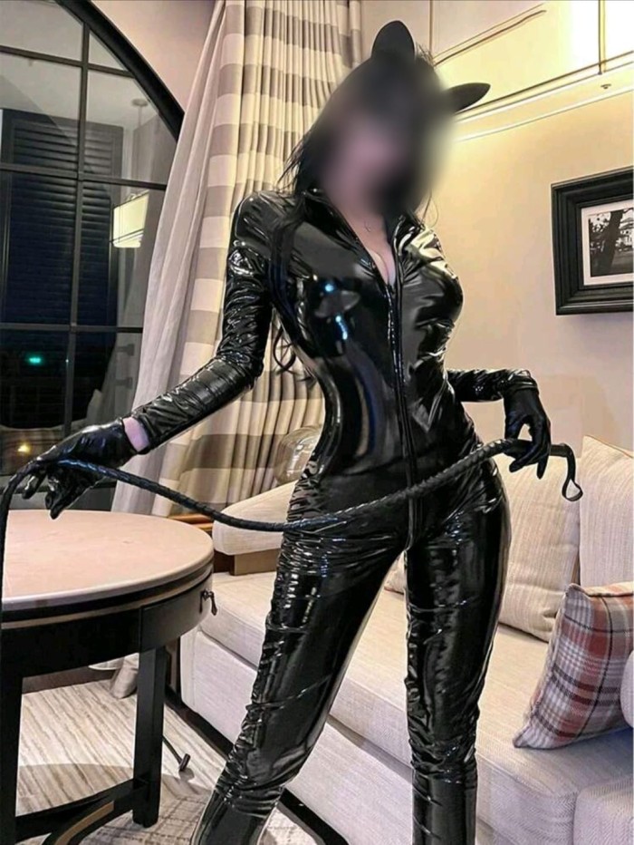 LA MORENA MAS ENROLLADA POR TU ZONA SOLO SALIDAS