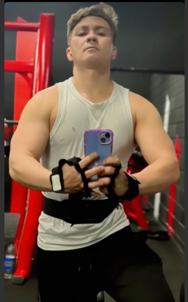 COBRO,,SOLO PARA CHICOS EN ROQUETAS DE MAR