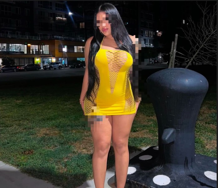 ARDIENTE JUGUETONA SIN TABU