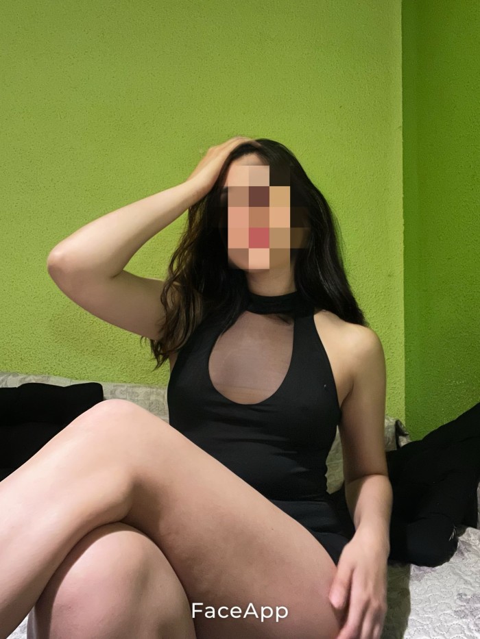 Grupo de amigas nuevas en la zona