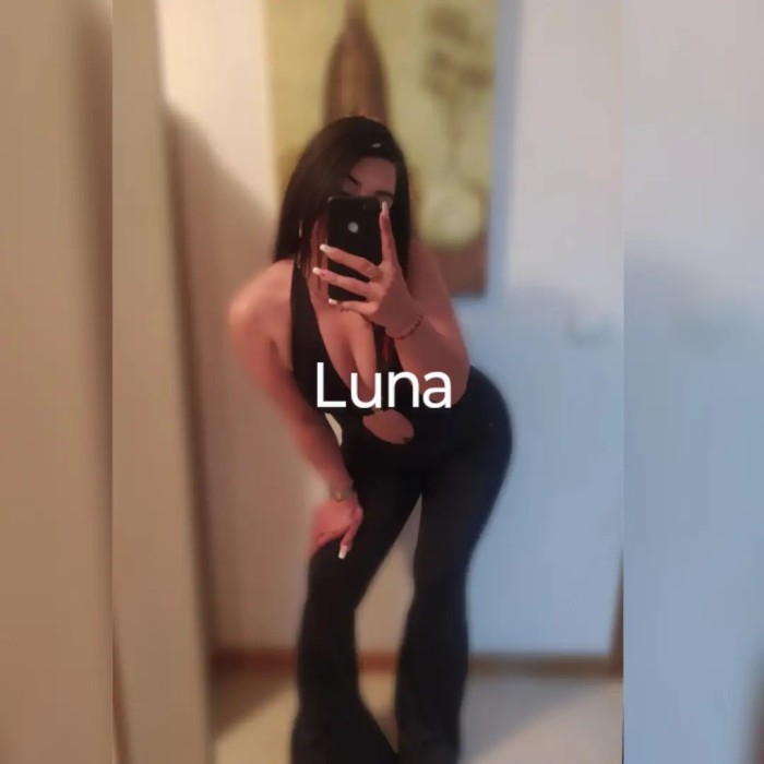 Grupo de amigas nuevas en la zona