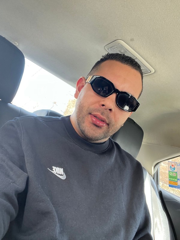 JOVEN ATRACTIVO VEN A VIVIR NUEVAS EXPERIENCIAS